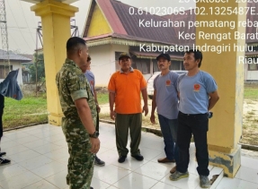 Babinsa Serka Dedi Iskandar Pererat Silaturahmi dengan Mitra Karib di Pematang Reba