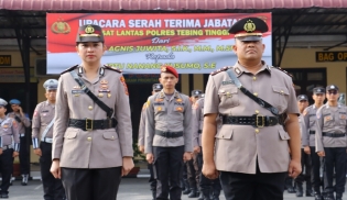 Kapolres Tebing Tinggi Pimpin Upacara Sertijab Kasat Lantas