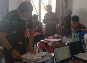 Sejumlah Berkas dan Dokumen Penting RSUD Rejang Lebong Digeledah Tim Gabungan Kejari