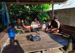 Tugas Pokok Babinsa Salah Satunya Dengan Komsos Agar Interaksi TNI Dengan Masyarakat Tercipta