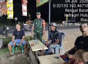 Jaga Kondusivitas Wilayah, Babinsa Koramil 01/Rengat Intensifkan Patroli Malam