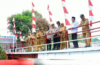 Permudah Akses Warga Kelurahan Mandailing, Wako Tebing Tinggi dan Kapolres Resmikan Jembatan Merah Putih