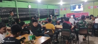 Lewat Nobar Piala Dunia, Babinsa Koramil 01/Rengat Perkuat Silaturahmi