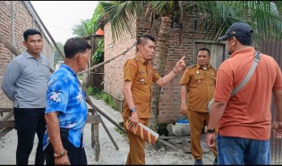 Camat Kota Kisaran Timur Kabupaten Asahan Himbau Warga Dan Bongkar Palang Di Kelurahan Teladan