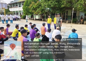 Babinsa Koramil 01/Rengat Latih PBB Siswa Baru MTsN 1 Inhu