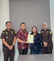 Kejari Asahan Kembalikan Sertifikat Tanah Kepada Herlina Hutauruk, Tindak Lanjuti Putusan MA