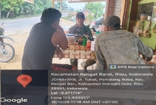 Pererat Hubungan dengan Masyarakat, Babinsa Koramil 01/Rengat Gelar Komsos di Desa Kota Lama