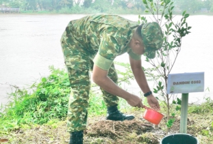 Komandan Kodim 0302/Inhu - Kuansing Lakukan Penanaman Pohon Bersama ITB Indragiri.