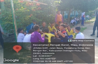 Komsos di Sekolah, Babinsa Koramil 01/Rengat Ajak Siswa Disiplin dan Tekun Belajar