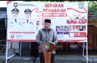 Bupati Asahan Pimpin Gerakan Pembagian Bendera Merah Putih