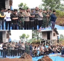Pangdam XIX/TT dan  Kapolda Beserta Rombonga Lakukan Sholat Istisgo Dilahan Karhutla Di Desa Pulau Jumat Inhu