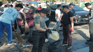 Gotong Royong Dilaksanakan Bupati Kuansing Bersama Dengan Kapolres Kuansing Guna Membersihkan Area Tepian Narosa