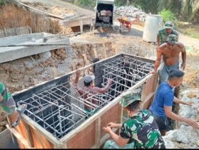 Perkuat Infrastruktur Desa, Satgas Jembatan Kodim 0302/Inhu Kebut Pengecoran Pondasi Jembatan Gantung Garuda