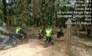 Anggota Koramil 01/Rengat Kodim 0302/Inhu Ingatkan Masyarakat Cegah Karhutla Dalam Patroli dan sosialisas