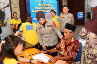 Kapolres Tebing Tinggi Pimpin Bakti Kesehatan Screening Katarak dalam Rangka HUT Bhayangkara ke 80