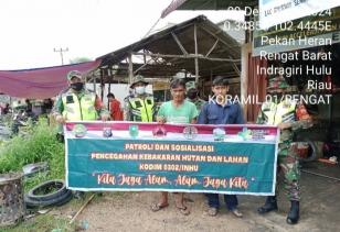 Menggalakan Sosialisasi Dan Patroli Untuk Waspadai Bahaya Karhutla Koramil 01/Rengat Kodim 0302/Inhu Turun Lapangan