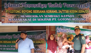 PT Gotong Royong Jaya Bersama KORAMIL 24/TT-SB Berikan Sembako Kepada Masyarakat sekitar PT Gotong Royong Jaya