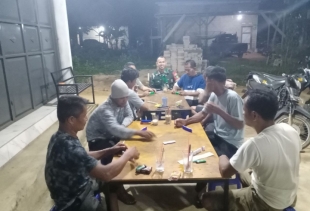 Wujudkan Lingkungan Aman dan Kondusif Babinsa Lakukan Patroli Malam Diwilayah Desa Binaan.