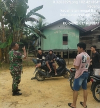 Pererat Silaturahmi, Babinsa Koramil 01/Rengat Komsos Bersama Warga Redang