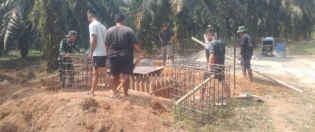 Jembatan Gantung Garuda Pring Jaya Dipercepat Oleh Satgas Kodim 0302/Inhu Pembangunannya