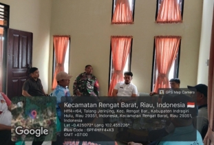 Kata Kondisi Desa Aman dan Kondusif Babinsa Koramil 01/Rengat Terus Melaksanakan Komsos Dengan Aparat Desa