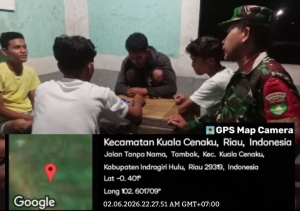 Babinsa Koramil 01/Rengat Manfaatkan komsos Malam Dipos Siskamling
