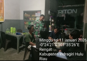 Melalui Patroli Malam Babinsa Tetap Jaga Untuk Keamanan Warga Di Wilayah Binaanya