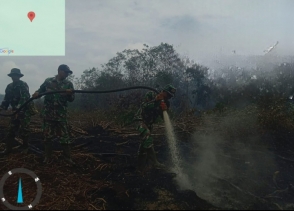 Lanjutkan Pemadaman Karhutla Tim Satgas Kodim 0302/Inhu Masih Berjimbaku di Desa Pulau Jumat
