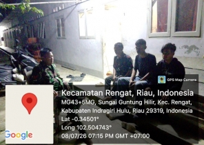 Patroli Malam Babinsa Koramil 01/Rengat Perkuat Keamanan Lingkungan