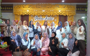 Ketua TP PKK Kabupaten Asahan Kunjungi Paviliun Kabupaten Asahan Di PRSU Ke-50