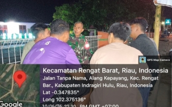 Pastikan Keamanan Warga,Babinsa 01/Rengat Patroli Malam hari di wilayah Binaan