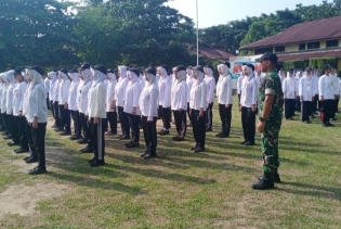 Melalui Pelatihan PBB Babinsa Koramil 01/Rengat Perkuat Disiplin Dan Karakter Pelajar