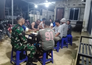 Komsos Dengan Warga, Babinsa Koramil juga Rutin Pantau Wilayah Binaan