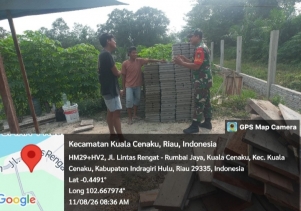 Pererat Silaturahmi, Babinsa Koramil 01/Rengat Gelar Komsos Bersama Warga Kuala Cenaku