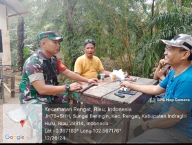 Babinsa Terus Jalin Dengan Masyarakat Hubungan Secara Harmonis Di Desa Binaan.