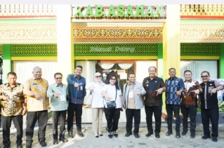 Ketua Tim Komisi VII DPR RI Dan Gubernur Sumatera Utara Kunjungi Paviliun Kabupaten Asahan Di PRSU 2026
