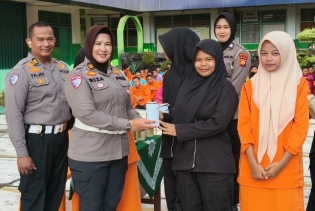Ditlantas Polda Riau Tanamkan Budaya Tertib Berlalu Lintas dan Green Policing kepada Pelajar SMK Muhammadiyah 1
