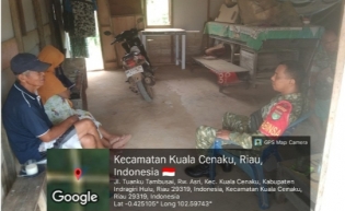 Babinsa Ciptakan Silaturahmi Bersama Warga Desa Binaan Melalui Komsos