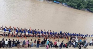 Arena Pacu Jalur Datuak Bandaro Lelo Budi Menjadi Sorotan Para Turis Dari Luar Negri