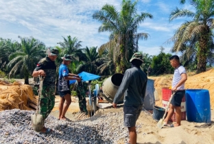 Satgas Kodim 0302/Inhu Kejar Perakitan Struktur Besi Pondasi Jabatan Gantung Garuda