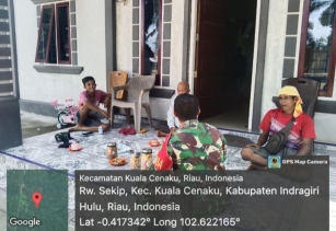 Jaga Hubungan Baik dengan Warga, Babinsa Koramil 01/Rengat Kedepankan Komsos