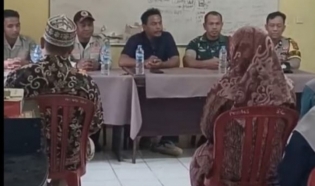 Babinsa Koramil 01/Rengat Sosialisasikan Bahaya Karhutla Di Rengat Barat