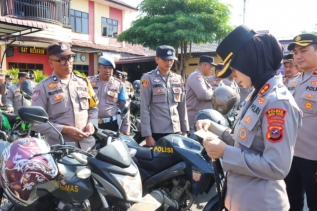 Pastikan Layak dan Siap Pakai, Kapolres Tebingtinggi Cek Kendaraan Dinas