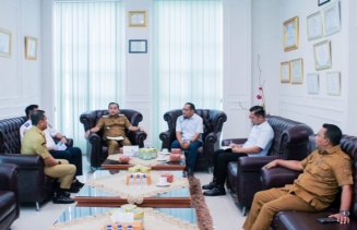 Terima Audiensi PLN, Wako Tebing Tinggi Minta Percepatan Listrik Kolam Renang Pemko dan Penerangan Jalan