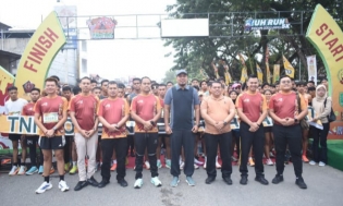 Meriahkan HUT TNI Ke-80, Komandan Kodim 0302/Inhu Lepas Peserta FUN RUN 5K di Kota Rengat