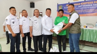 Wakil Bupati Asahan Salurkan Bantuan Beras Di Kecamatan Bandar Pulau