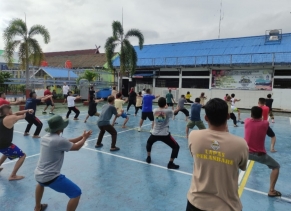 Tingkatkan Kesehatan, Warga Binaan Lapas Pekanbaru Rutin Senam Bersama