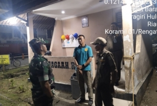 Babinsa Koramil 01/Rengat Gelar Patroli Siskamling, Perkuat Silaturahmi dan Jaga Kamtibmas