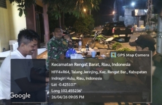 Sempatkan Bercengkrama Dengan Warga Ditongkrongan Saat Malam Untuk Berikan Himbauan Saat Patrolinya.