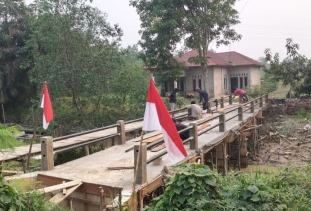 Gotong Royong TNI dan Warga, Pembangunan Jembatan Garuda di Kuala Mulia Terus Dikebut
